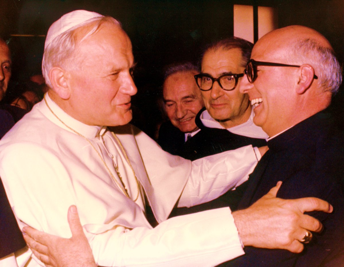 Nella mia intervista sul prossimo numero di VENERDI' di Repubblica (4 settembre) è saltata la riga su papa Wojtyla,  grande dono di Cristo Figlio di Dio alla sua Chiesa. Solo posso rimediare con questo TW!!