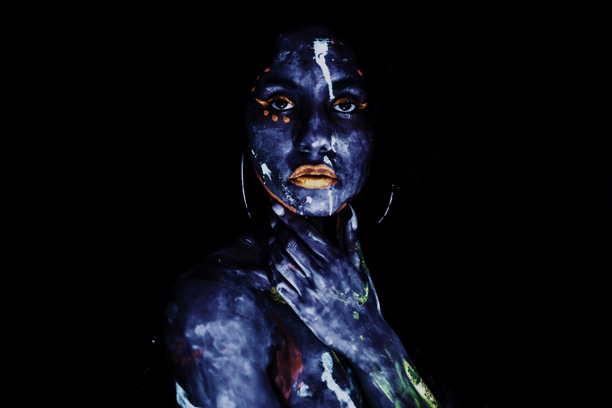 I heard that you like glow in the dark body paint. Here are some photos I  made [slightly NSFW] : r/woahdude