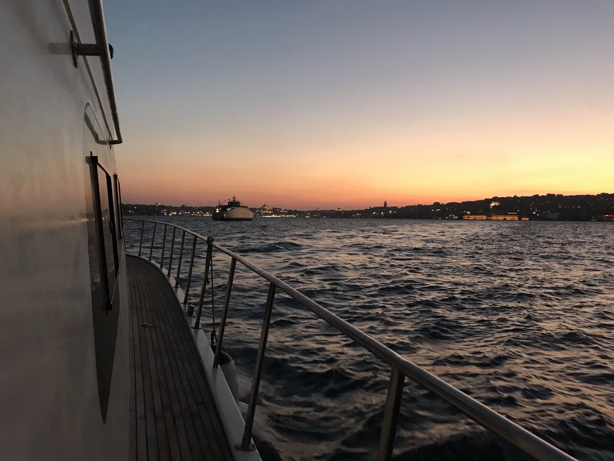 Enjoy a sunset cruise on Bosphorus with amazing view. #bosphoruscruise #sunsetcruise #privatecruise #privateyacht #eveningcruise #sunset #nofilter