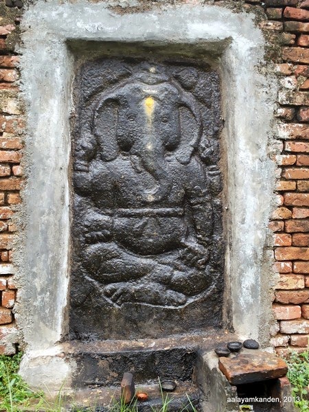 11. Musical Ganeshas, KanchipuramThis temple dates back to over a 1000 years. Here Lord Ganesha is seen with his head titled to one side, swaying to the tunes of the various concerts that have been held before him over time. http://bit.ly/3lH30k7  #GanpatiBappaMorya