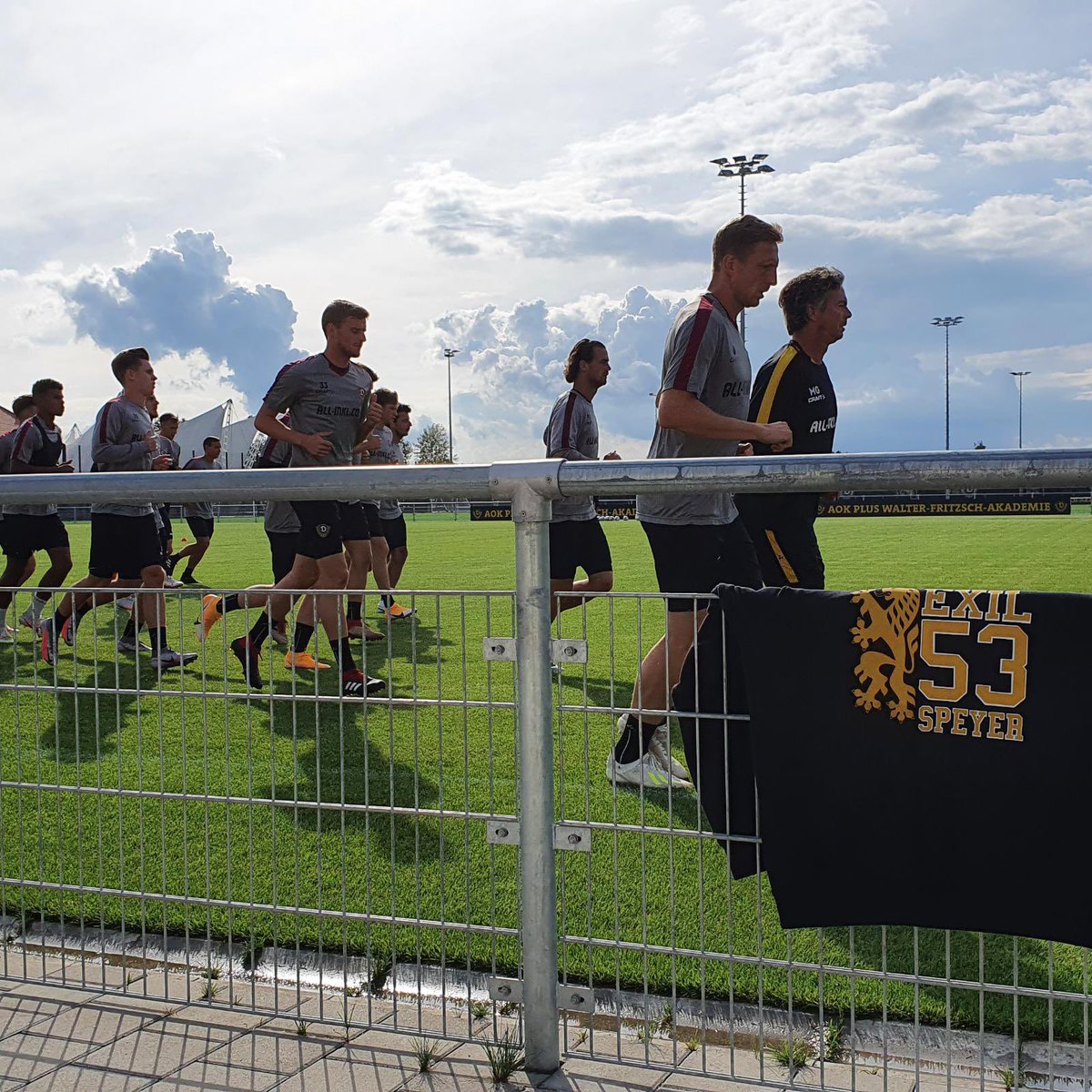 exil53's tweet photo. Heute mal live beim Training #sgd1953 #exil53 https://t.co/xW5O944Pwb