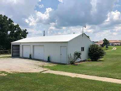 hfmshres's tweet photo. Secluded setting with fenced pasture, barns, and room to grow! Bidding opened at 8 am today and closes Sept. 1 @ 6 pm. Don't miss bidding on this great property.  For more details https://t.co/QMcpXYY7E1
#haldermancanhelp #halderman #onlineauctions #realestate #clarkcounty https://t.co/qGYc4WxFpc