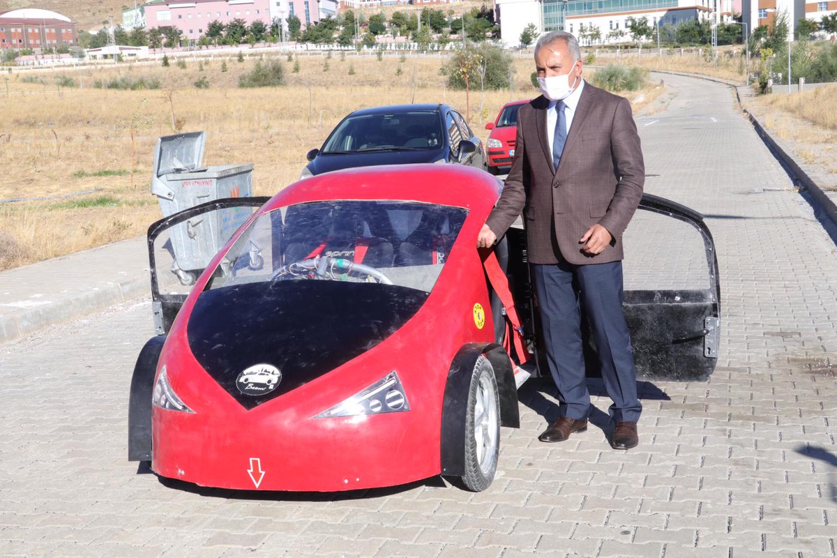 Rektörümüz Prof. Dr. Ahmet Karadağ, 1-6 Eylül'de Kocaeli'de düzenlenecek TEKNOFEST Efficiency Challenge Elektrikli Araç Yarışlarında Üniversitemizi temsil edecek BeeM takımına yarışlarda başarılar diledi.
#KararlılıklaBaşarıya <a href="/Beemtakimi/">Beem Takımı</a>