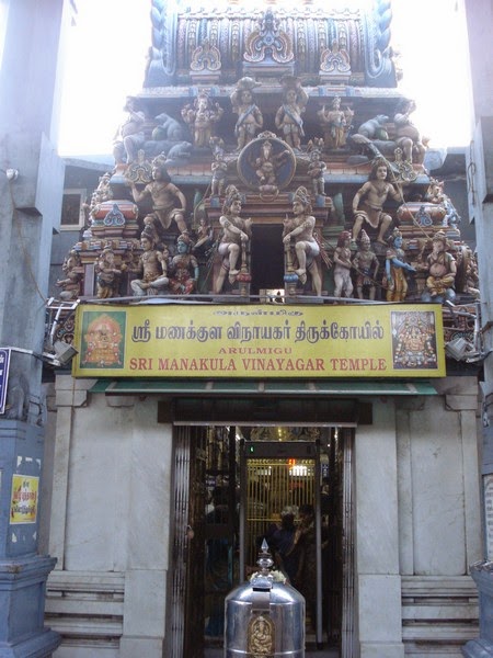 13. Manakula Vinayaka Temple, PondicherryThis temple is found in the erstwhile French territory of Pondicherry (Pudhuchery now). The temple dates back before 1666, and houses the Manakula Vinayaka. http://bit.ly/3lH30k7  #GanpatiBappaMorya  #GaneshChaturthi  @BharatTemples_