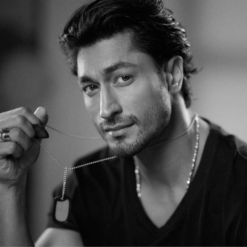 Jammwalions1's tweet photo. #ChangelsGood #VidyutOnGQ #VidyutTheClutterBreaker @VidyutJammwal https://t.co/HuSSxcK7Dn