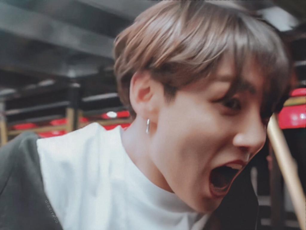 ᵗⁱⁿʸ ʲᵘⁿᵍᵏᵒᵒᵏ pictures that i saved on my gallery;a thread  #JungkookDay 