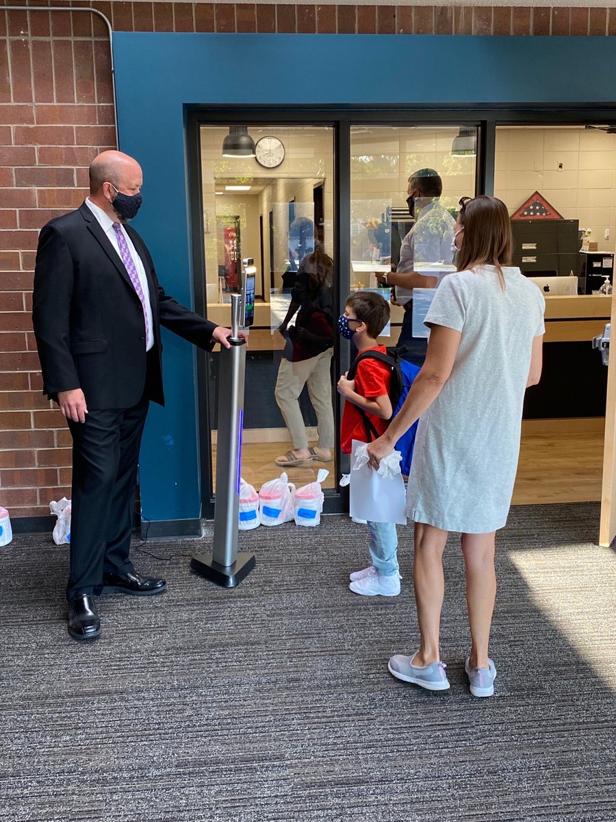 bsharmalewis's tweet image. 1st day of school ⁦@DLDistrict76 looks different, feels the same w/our amazing #D76Diamonds students and staff 🙏🏼♥️⁩⁦⁦SPARKLE ON💎 @linktohansen⁩ ⁦@Kurt_Preble⁩ ⁦@jfredericks10⁩ ⁦@brandonpederson⁩ ⁦@DoleBlake⁩ ⁦@themrcunningham⁩