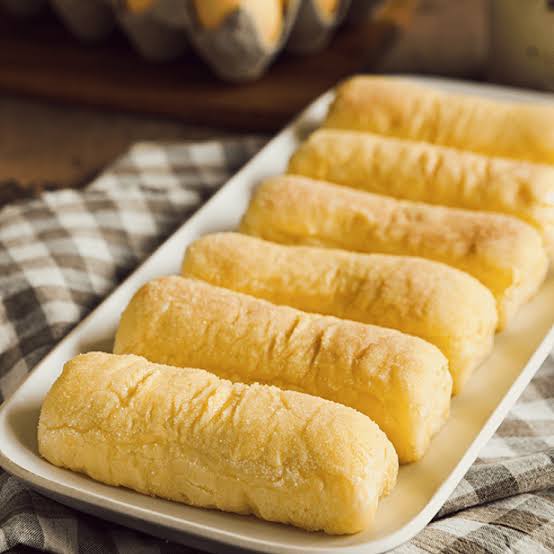 /bumili ng ensaymada bilang after-school dessert para kina <a href="/saddiesta/">Maria Adela Reyes</a>, <a href="/YbiangReyes/">Ybiang Reyes</a> at <a href="/manokondo/">Manolo Reyes</a>