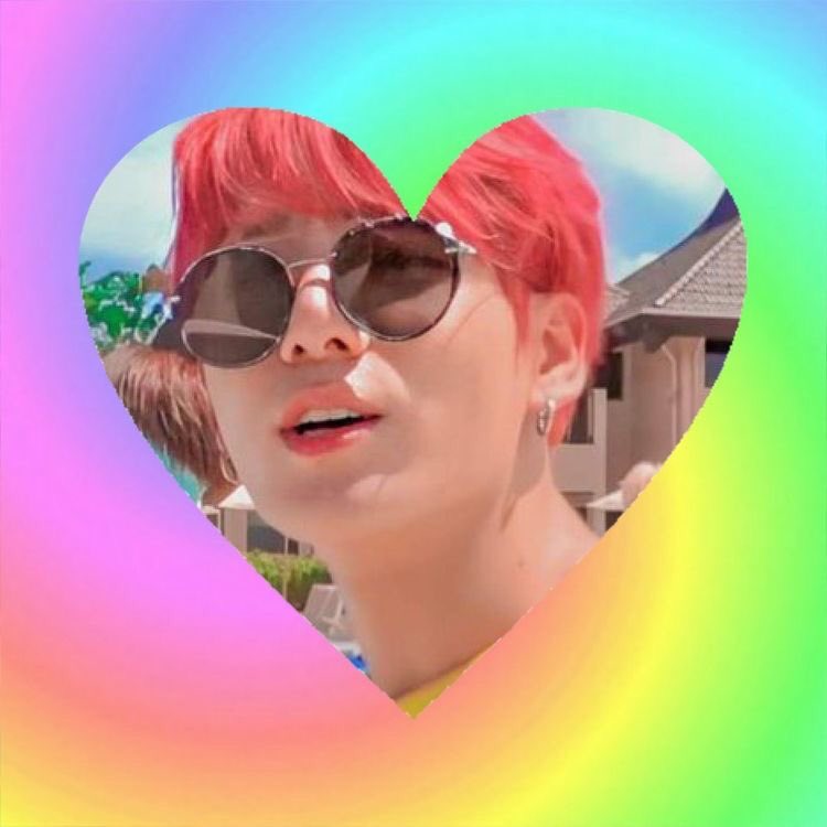  #JUNGKOOK bringing colors to your life; a thread #JungkookDay  #GoldenJungkookTime 