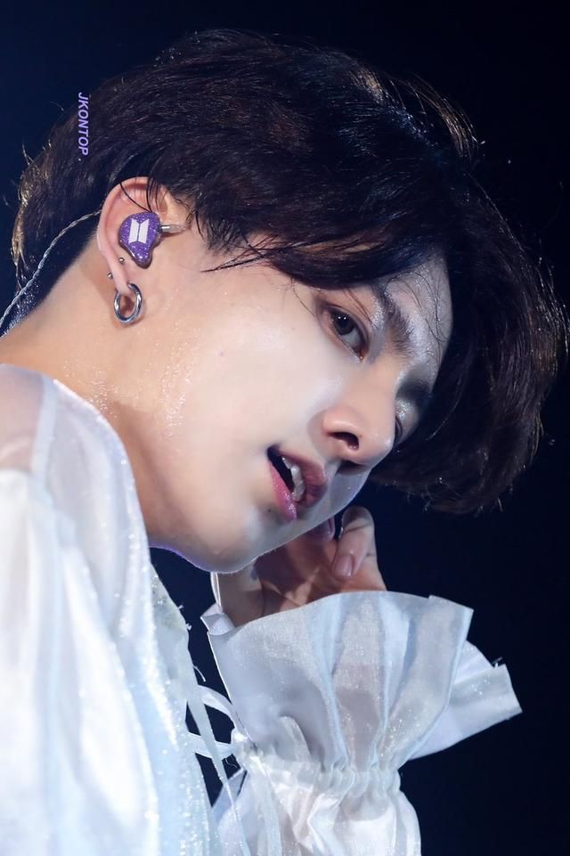 jeonirre's tweet photo. Happy birthday jungkookssi💜🐰
I wish I can meet you one day and tell you how much I love and admire you, Stay a golden maknae who is always cheerful, and keep showing off your amazing talent,
 I purple you 💜 @BTS_twt
#MyTimeWithJungkook #JungkookDay https://t.co/WjYCRppl7X