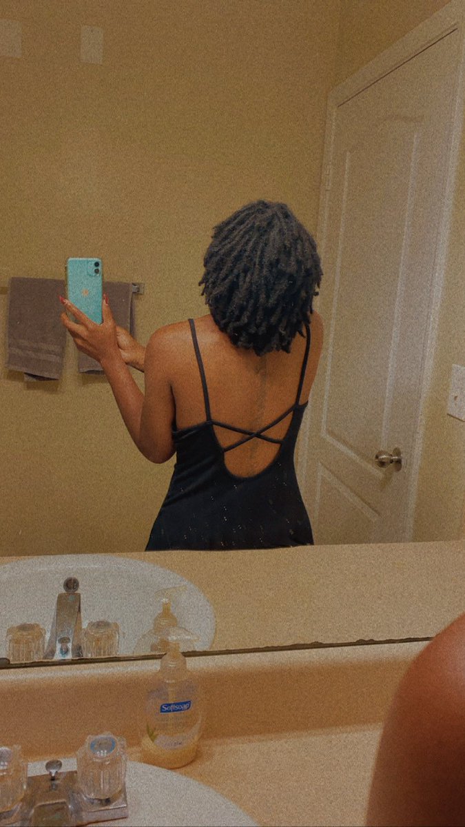 jazthegemxo's tweet photo. So much growth🌱✨

#locs #locstyles #1yearlocd #1yearlocaversary #womenwithlocs #girlswithlocs #locmovement #teamlocs #thicklocs #locjourney #selflove #loclove https://t.co/O3s4J107n2