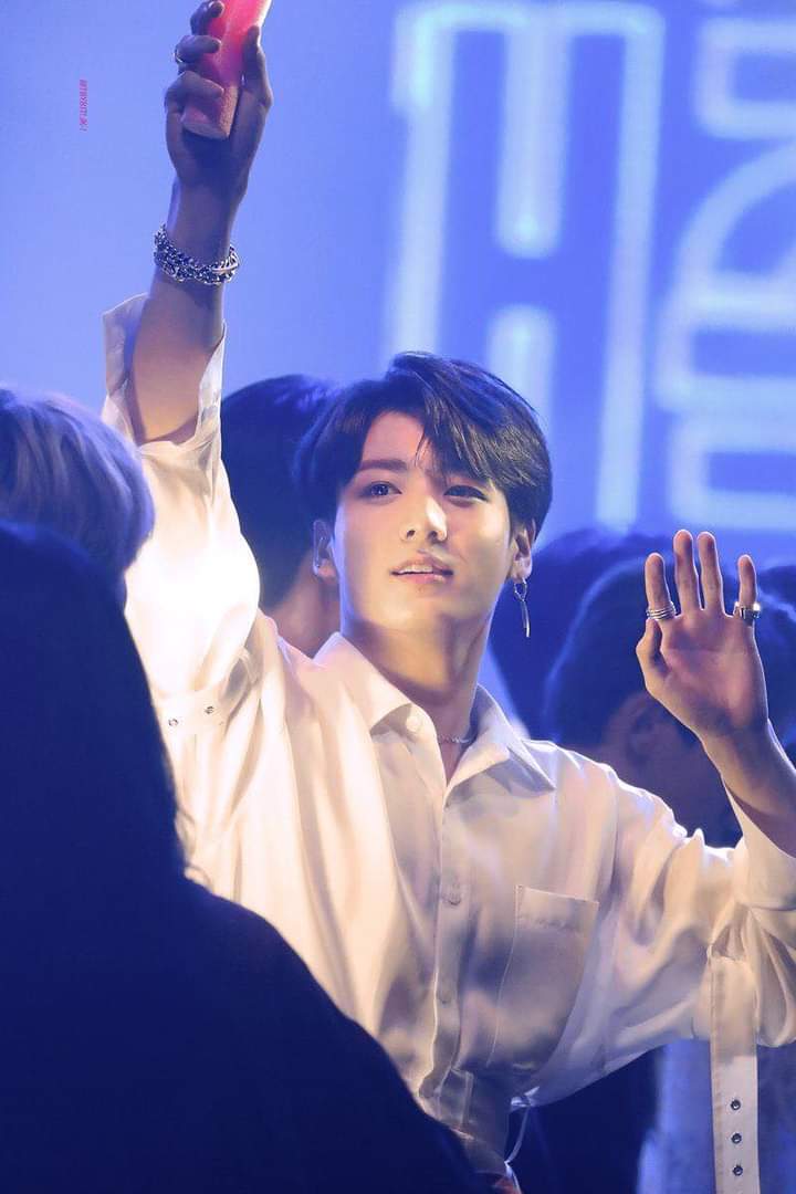 Jeon_Sumire's tweet photo. Happy birthday to our Mr. Jeon J.K. 🐰💜
ขอแค่น้องสุขภาพดี ไม่เจ็บไม่ป่วย นูน่าก็ดีใจแล้ว
จงเป็นเจ้ากระต่ายที่น่ารัก แข็งแรง และไม่เป็นทุกข์
เพื่ออาร์มี่แบบนี้ต่อไปนาน ๆ เลยนะคะ 🥰
09.01.1997 
Officially 23 (24) 💕
Always support you ma cutest bunny🐰
#JungkookDay #AlilEuphoria https://t.co/9gX2G7Yrxt