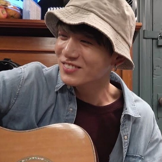 A thread of Jungkook smiling cuz why not?