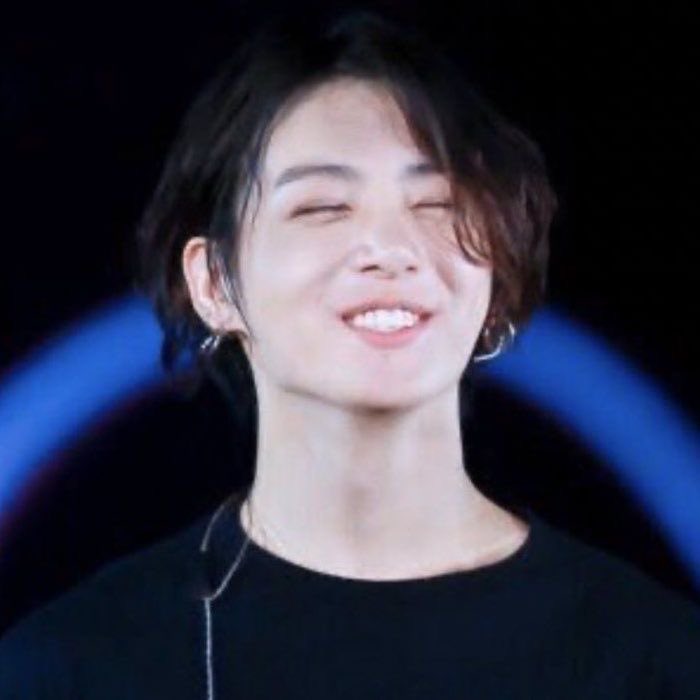 A thread of Jungkook smiling cuz why not?