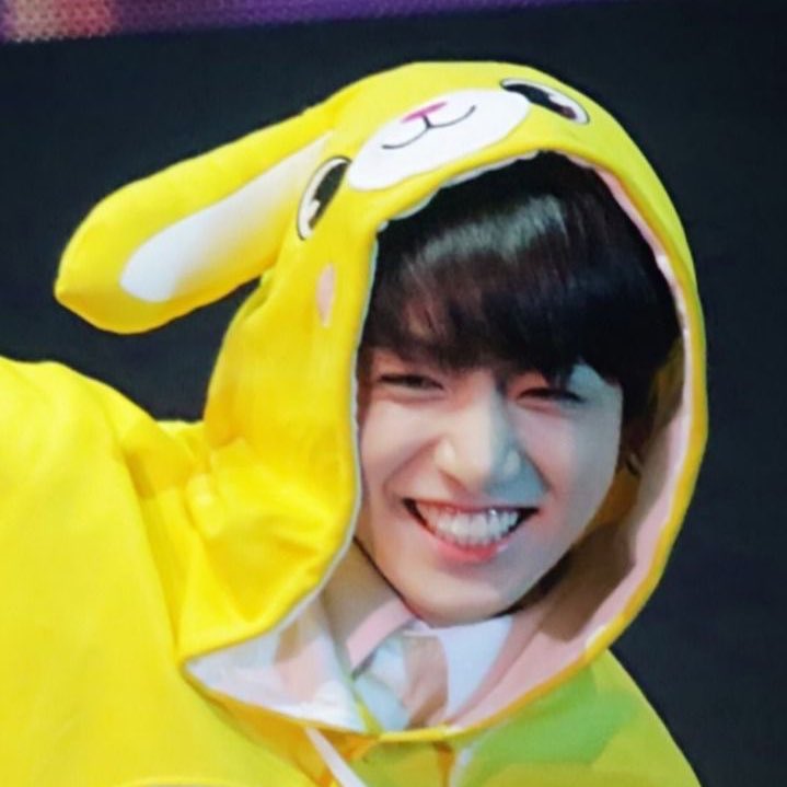 A thread of Jungkook smiling cuz why not?
