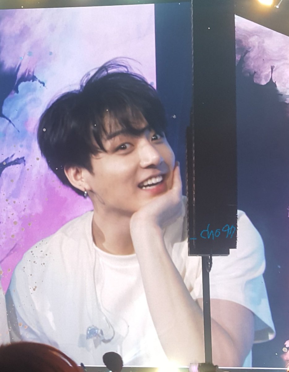 Jungkook show them ur teethies