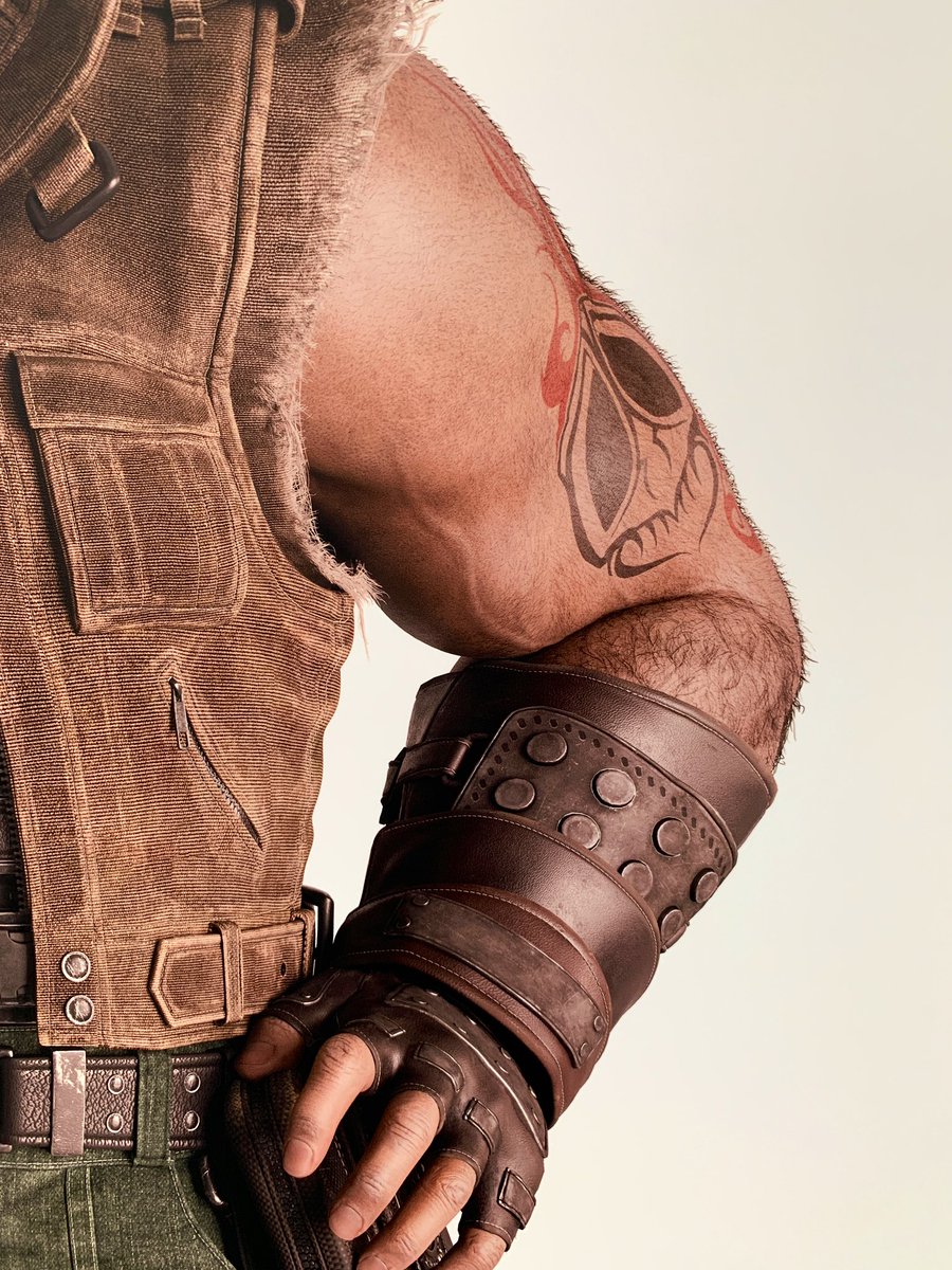 The etching in Barret’s gattling gun as well as his tattoo and vest fabric threading is so impressive. Also, his military tag says:Barret Wallace/MaleDecember 15, XXXIOMidgar Avalanche, LeadCall; XXX•XXXX•XXXX #FF7RxSkytree