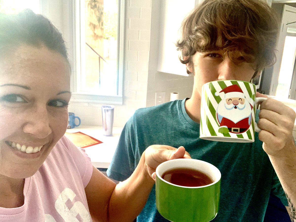 NewBreakTea1's tweet photo. Monday mornings are always brighter with awesome tea and amazing company!! London Fog ☕️  and one of my favorite guys🥰

#NewBreakTea #teatime #tea #greatcompany #sharing #MondayMood https://t.co/8Zlf0tp2UM
