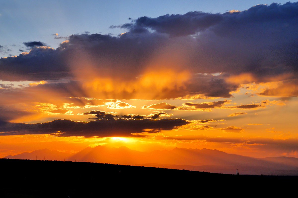 NorwoodColorado's tweet photo. “I only went out for a walk and finally concluded to stay out till sundown, for going out, I found, was really going in.” -John Muir
Photo: @NolaSvoboda
#norwoodcolorado #lasalmountains #wrightsmesa #coloradosunset #sunsetphotography #sunset #mountains #colorado #westernslope https://t.co/ThnsUIjphS