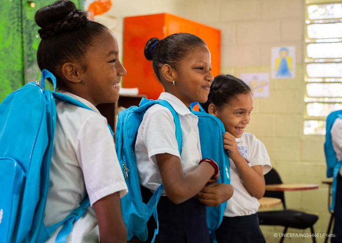 UNICEFBELGIQUE's tweet photo. C’est enfin le grand jour du retour à l’école ! Après des mois à la maison en raison de la crise du coronavirus, de nombreux enfants avaient #EnviedEcole.
UNICEF Belgique souhaite à chaque enfant une bonne rentrée !
💙🎒📖📏✏ https://t.co/zkNgvuD9K9