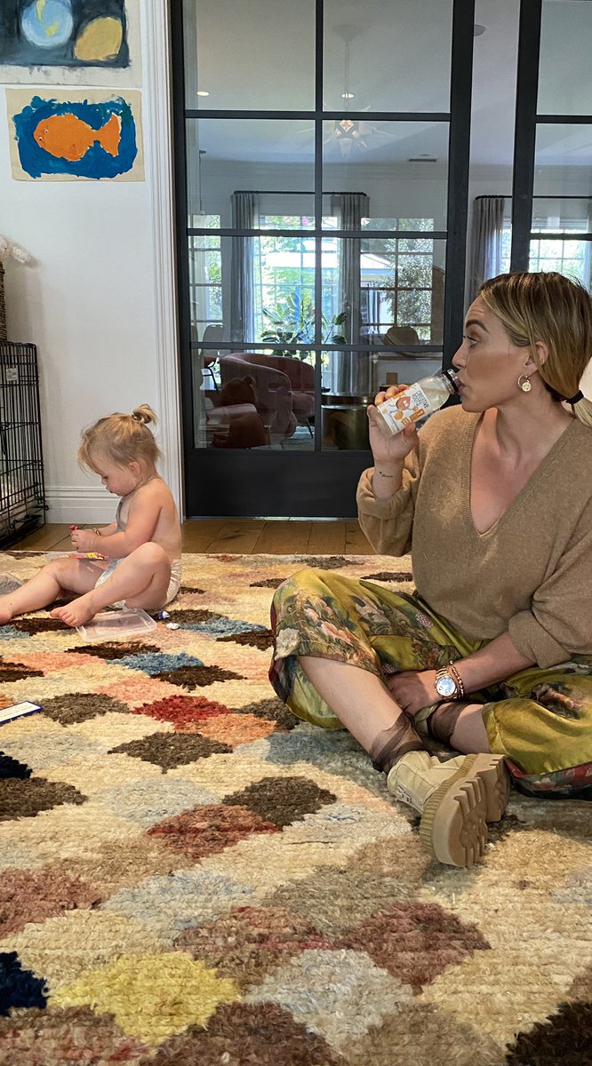 Caught dippin into her @creativeroots ! Keeping my kids hydrated every single day is so important, especially during the last days of summer! They have great flavors and it’s plant based!  Find it in the kids’ juice aisle 🍉🍋

drinkcreativeroots.com #ad