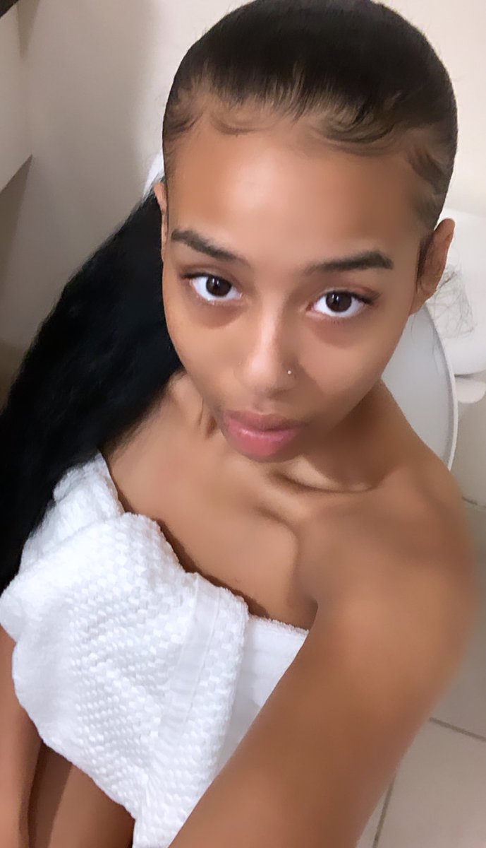 P2G4this's tweet photo. Cute on the toilet https://t.co/rJH5LRQCuX