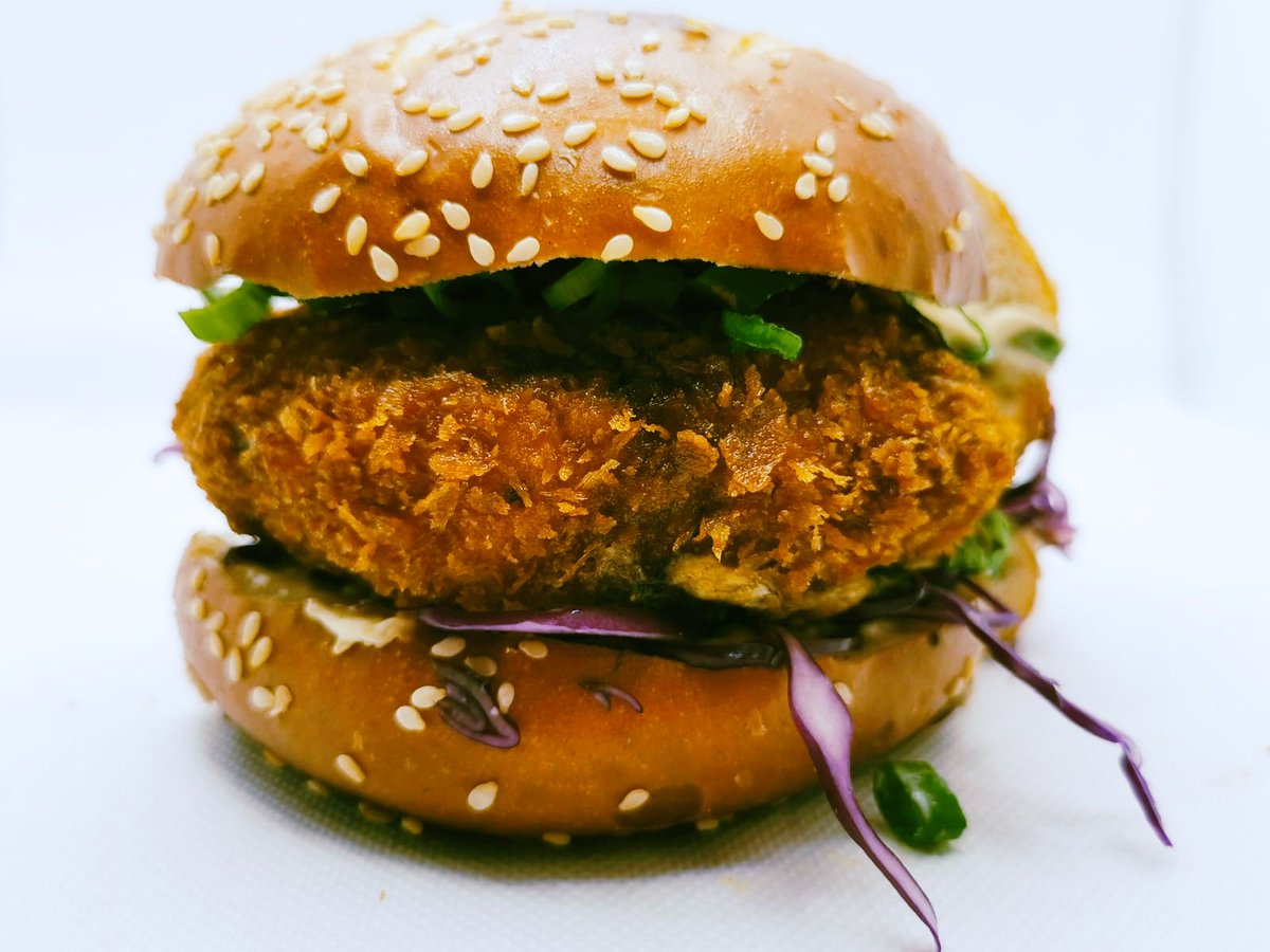 SomersetLarder's tweet photo. Your favourite Japanese curry in burger form! Our next level crispy panko chicken burger and spicy matsu mayo sauce, with shredded red cabbage and spring onions - a great beef burger alternative
#pankochicken #matsu #somsersetlarder #japaneeseburgers #bestofthewest #somerset https://t.co/4CVYVtodX8