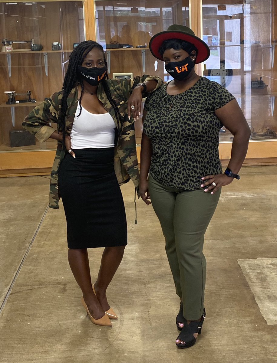 beeslov3hon3y's tweet photo. This DYNAMIC DUO is ready for Convocation!!! @Drlnobles we are in it to win it!! #UnfinishedBusiness #convocationready #LISD #NextLevel #WEBO https://t.co/ulwRFPs042
