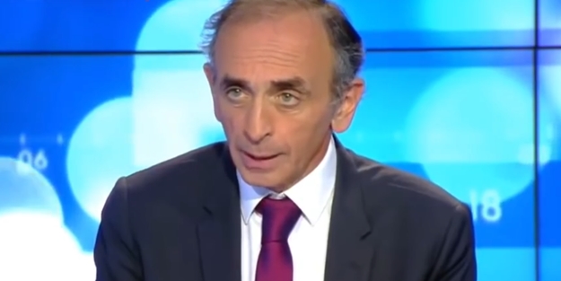 Türkiye gelene kadar sömürgeci Fransa'nın Libya'da kazanmak üzere olduğunu itiraf eden Fransız spiker, "Türkiye bizim düşmanımız. Suriye'de, Irak'ta, Afrika'da ve Libya'da her yerde karşımıza çıkıyorlar" diye konuştu.