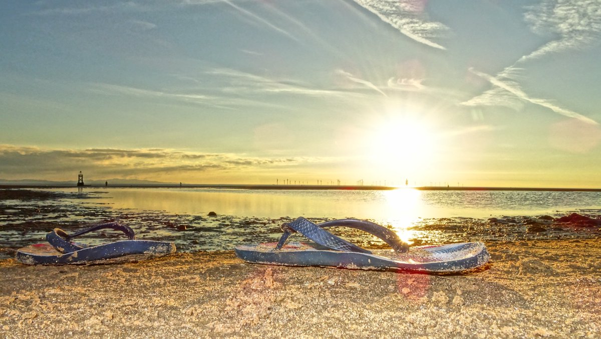 SteveMulville's tweet photo. Once discarded Flip Flops can take hundreds of years to decompose in the ocean harming Marine life too..but fear not you Scruffs..biodegradeable ones are soon available.
#dontbeascruff
these size 11s on Crosby beach tonight will take forever..
@GreenSefton_
@CrosbyBeachFOG https://t.co/MFna55p0w5