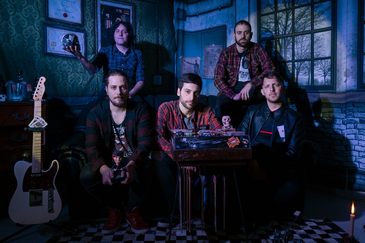 #RecomendaciónRocktuber:
El lunes va bajando sus cortinas y necesitamos de ese dulce néctar que nos relaje, llamado música! Para ello acudimos hoy a los amigos de #Ceveryno! Rock hecho y derecho, sin ataduras y lleno de texturas, sonando para vos! 🪕
▶ youtu.be/3fYlR43NTgs