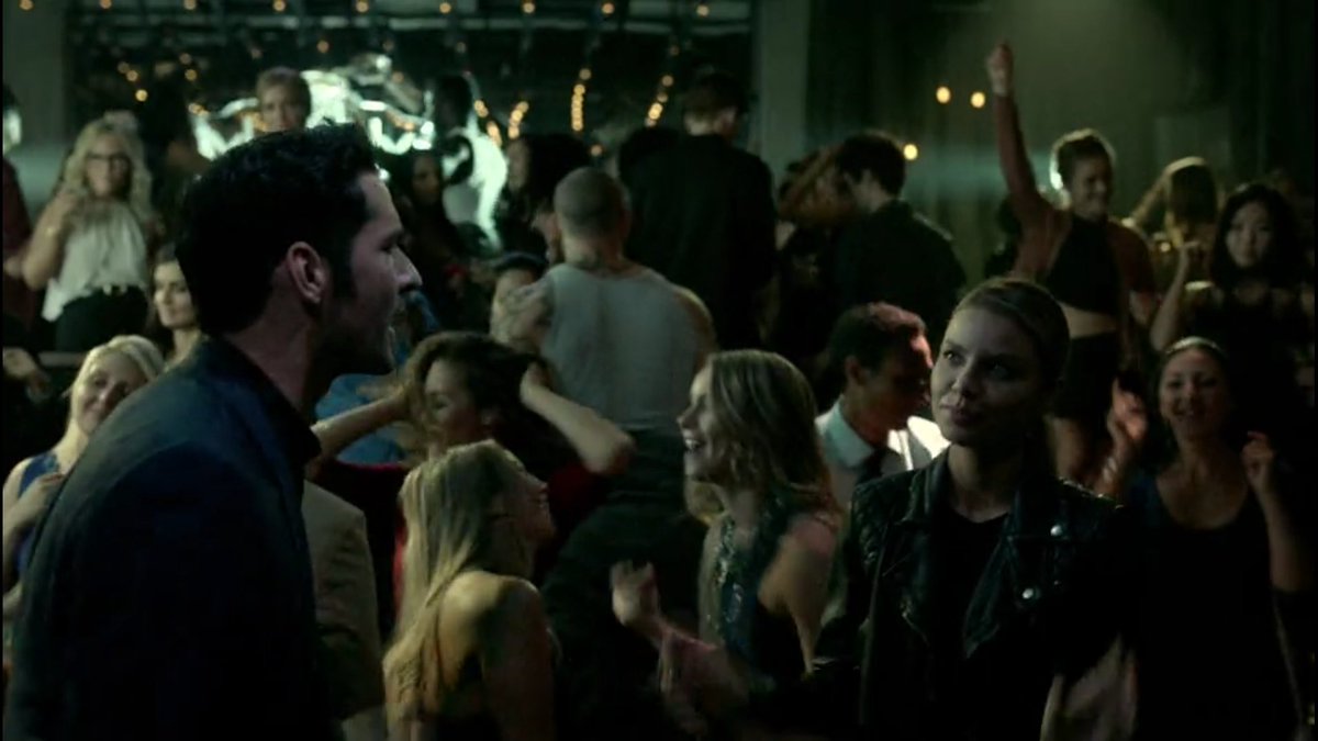  @bellamyblake he doesn't keep staring, he goes to dance with the girl. Learn something. 2x09