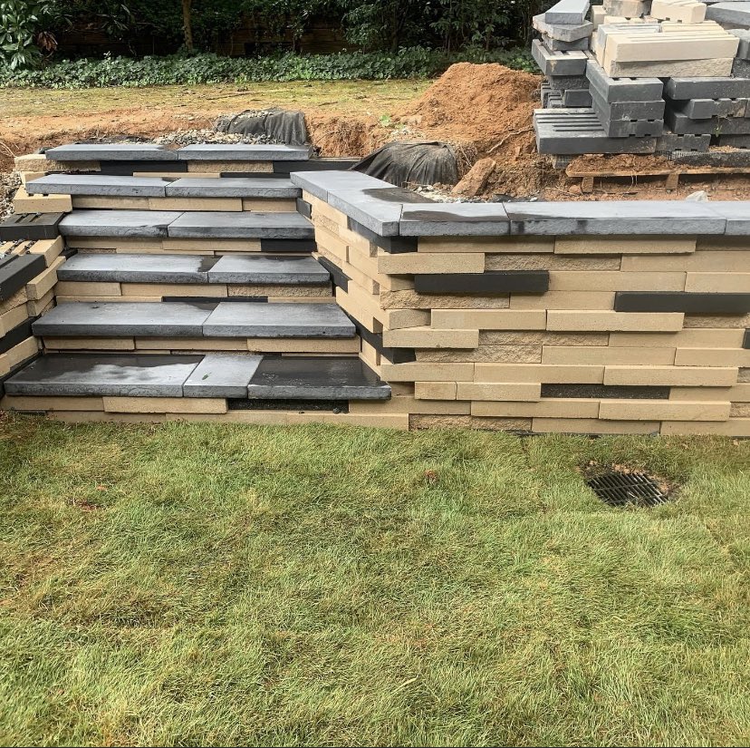 TechoNerren's tweet photo. Got a case of the Mondayโs?? Let @techobloc help you out!.
Our #TechoPro @corescapes aka the โGraphix Guruโ is absolutely nailing our #GraphixWall down in the #Atlanta market! Loving the blend here in this wall, mixing our #BeigeCream and #OnyxBlack! ๐ช๐ป๐ช๐ป https://t.co/zMwGjFse60