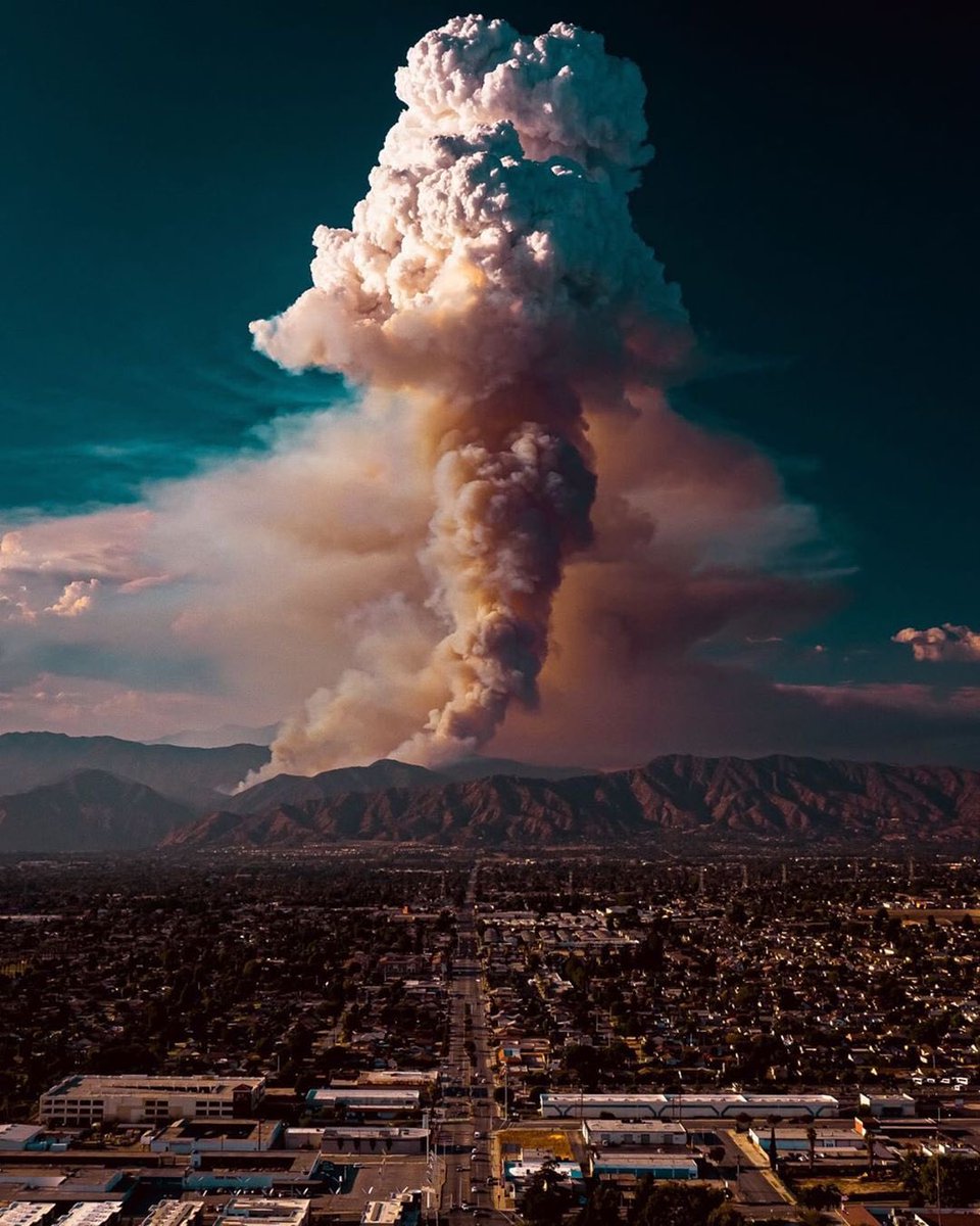 samupinon's tweet image. #Pirocúmulo ó #nubedefuego

☁️
🔥

 #IFAzusa en California ⤵️

📸 desconocido