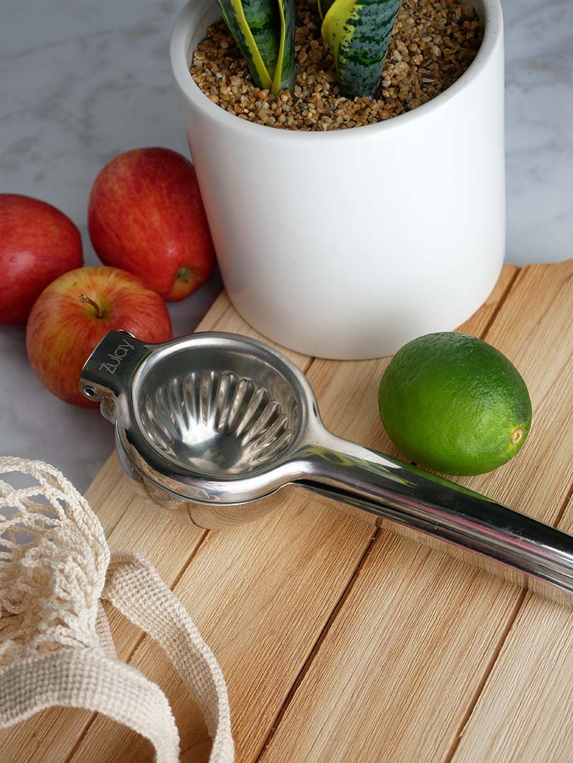 ZulayKitchen's tweet photo. Start your day with a fruitful breakfast! With the 𝙕𝙪𝙡𝙖𝙮 𝘼𝙥𝙥𝙡𝙚 𝘾𝙤𝙧𝙚𝙧 &amp; 𝙇𝙚𝙢𝙤𝙣 𝙎𝙦𝙪𝙚𝙚𝙯𝙚𝙧, the fruity possibilities are endless! @surelyhere is ready for all her apple and lemon recipes! ☀️

🍋 https://t.co/eIHlFrfasG 🍋
🍎https://t.co/q38v75rSaL 🍎 https://t.co/NuP9emgmJu
