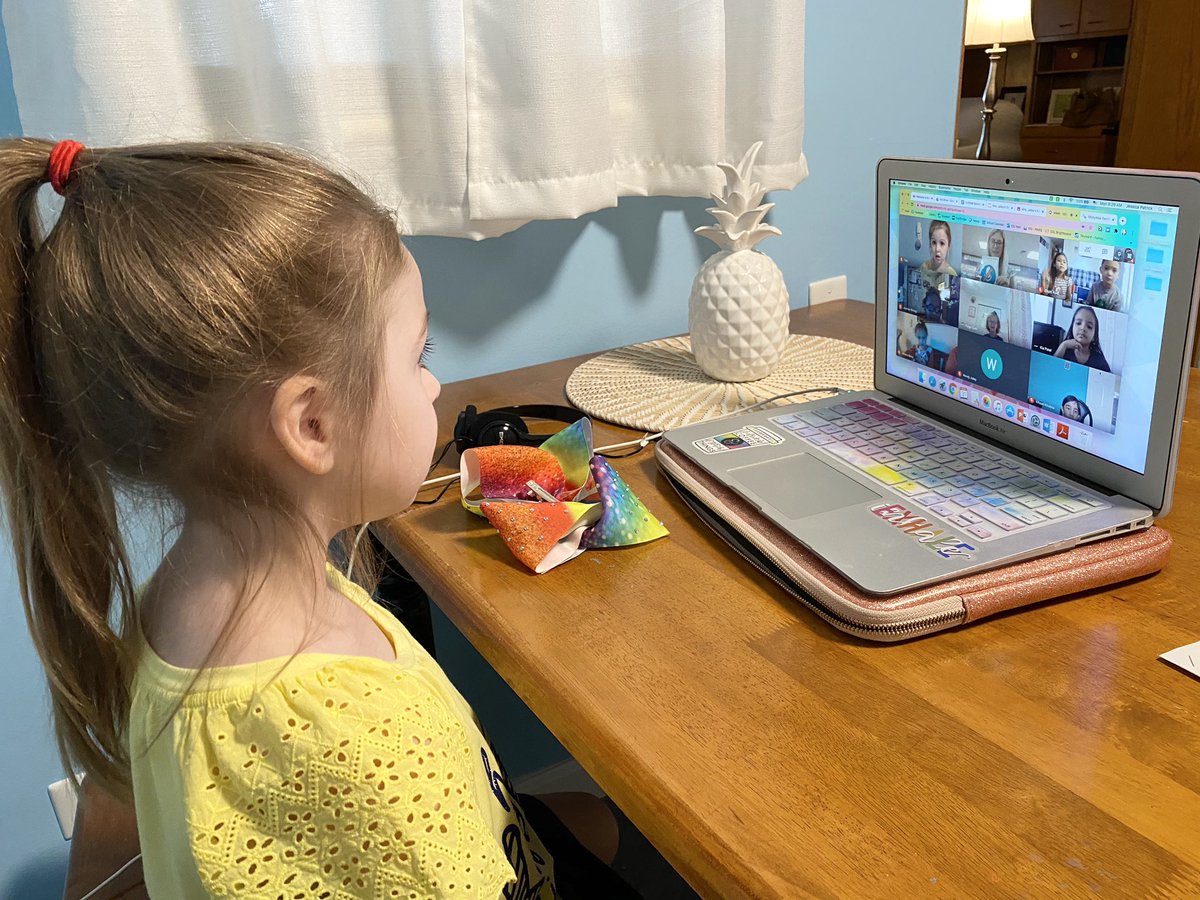 jspatrick13's tweet photo. @JohnAhlemeyer Mrs. Jalley made Lily’s first morning of Kindergarten a great one! https://t.co/o9ZaZI0KwT