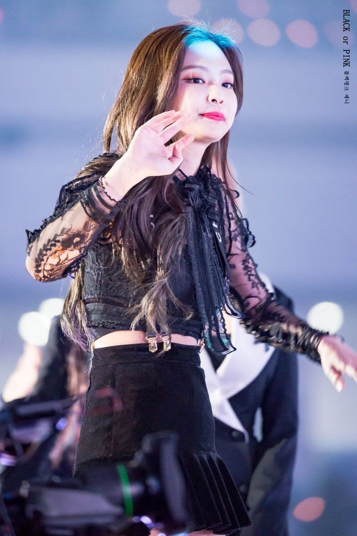 it& #39;s so beautiful how her face lights up whenever she sees blinks ♡