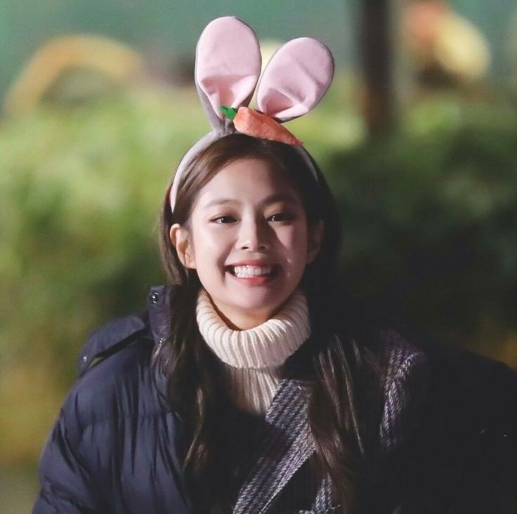 just looking at her eyes you can see how much she loves and cares about blinks ♡