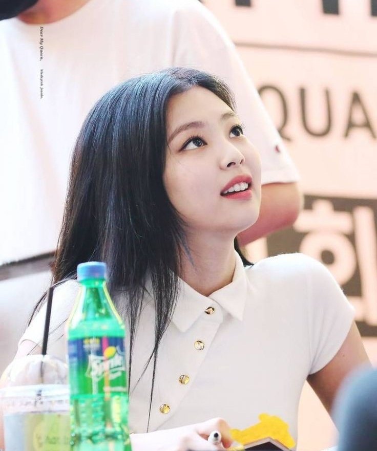 she always focus in what blinks are saying and cares about what they have to say ♡