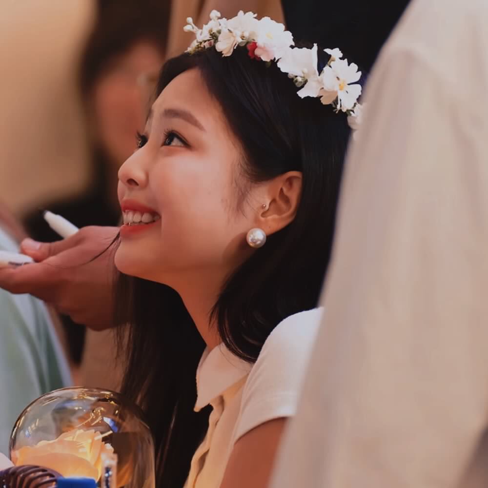 she always focus in what blinks are saying and cares about what they have to say ♡