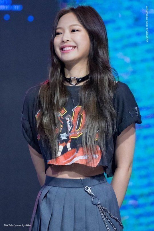 just like she made us smile, blinks also makes her smile brightly ♡