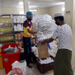 acdivoca's tweet photo. Our @USAID_BD RDC Activity supports @chaldal, Bangladesh's largest online grocer, to expand their capacity, while ensuring correct sanitation &amp; safety protocols. During the #COVID-19 crisis, demand for their service increased 5 times! https://t.co/aAmGmCGvuk @FeedtheFuture https://t.co/WlrGf6jVjD