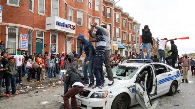 MDemocrat2's tweet photo. @donnabrazile ....but but but the Boogaloo movement....its at least 12 people strong.

Dont look at the thousands of Democrat Looters, Rioters, Arsonists, and Murderers Please! https://t.co/X7NtXWbPVC