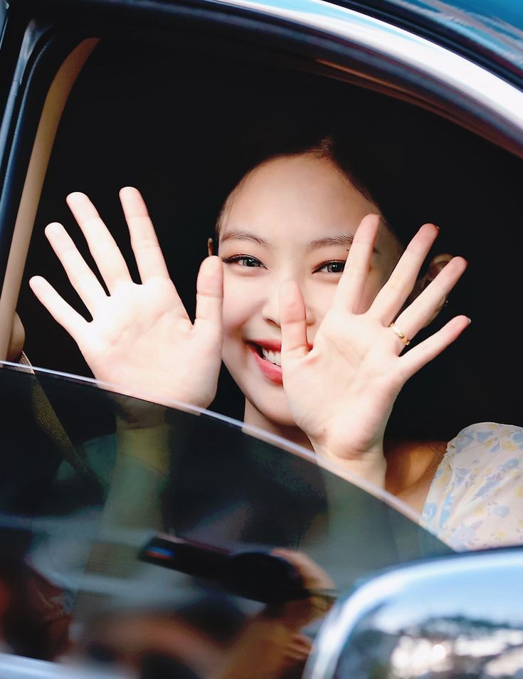 her love for blinks it& #39;s endless. ♡