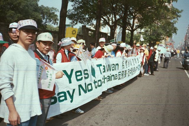 Inspirados no Caminho do Báltico, Taiwan organizou uma corrente humana de 500 quilômetros, com 2 milhões de pessoas, em 2004. Hong Kong fez o mesmo em 2019, mas com 50 quilômetros e 210 mil participantes.Ambos os protestos foram contra o Partido Comunista Chinês.