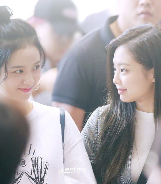 she always looks at her unnie with her loving eyes.