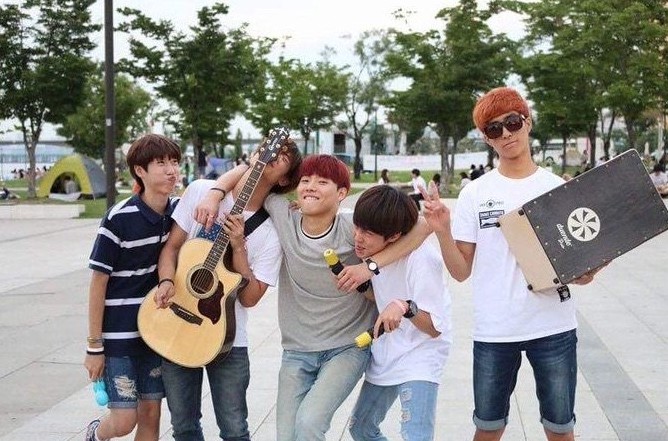 Their beginningsKanghyun, Harin and CyA were friends from the same music academy and recruited Dongmyeong, CyA’s friend + neighbor, as vocalistThey played as session band at a singing contest in 2015 that Yonghoon won - here they recruited him!Here's some early days pics: