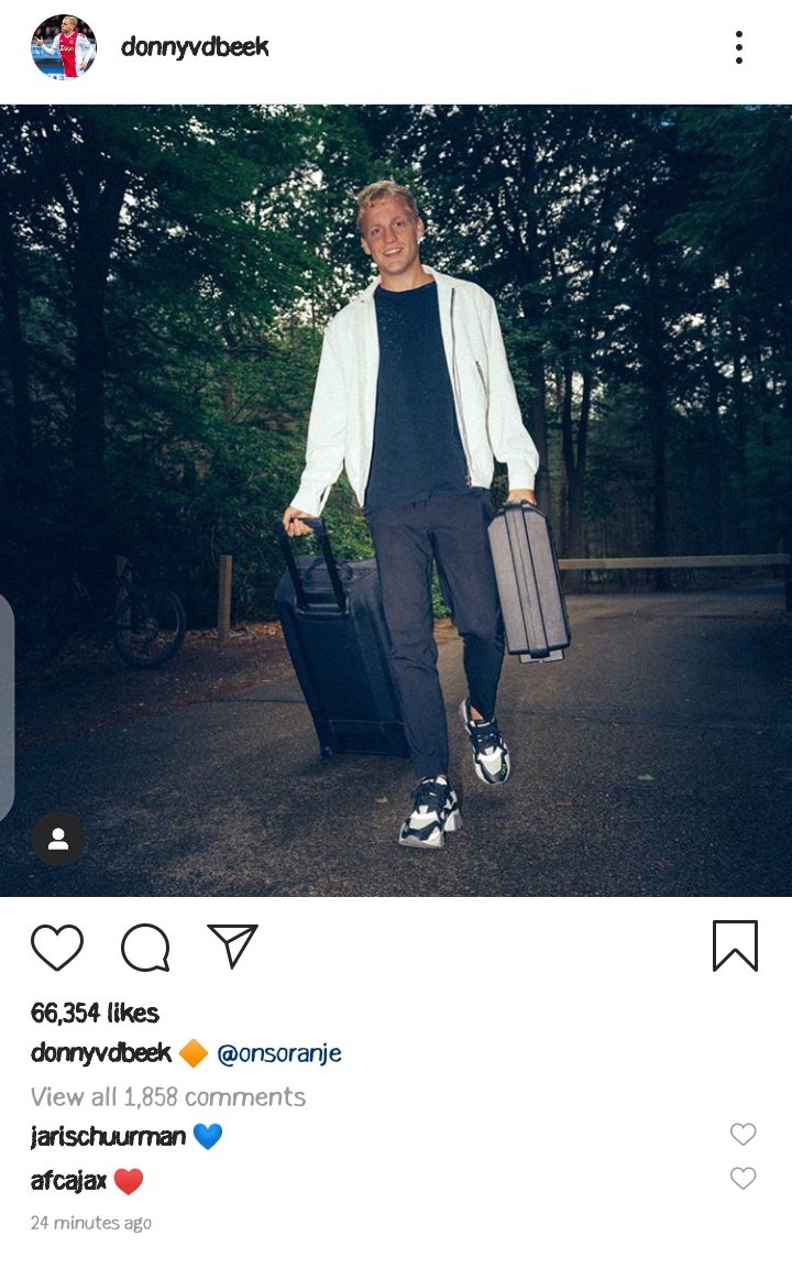 MaxsonDeveloper's tweet image. Donny Van de Beek on his wat to Manchester for this medical tommorow. #MUTV #Transfers #TransferTalk #TransferWindow #SkySports #ajaxfcm #ManchesterUnited #Manchester #MessiLeavingBarca