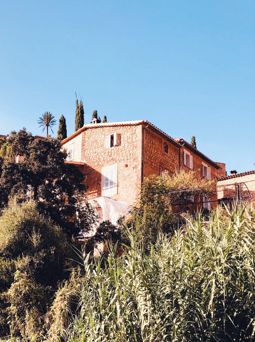 nogueras_marta's tweet photo. Quiero despedir este mes recordando esta escapada sorpresa con @waynabox a Mallorca, una isla que padece los daños de esta pandemia por la bajada del turismo. Aquí tenéis algunos tesoros paisajisticos como la Sierra de Tramuntana #mallorca #fuckcovid #turismonacional #waynabox https://t.co/pM2vGL7awZ