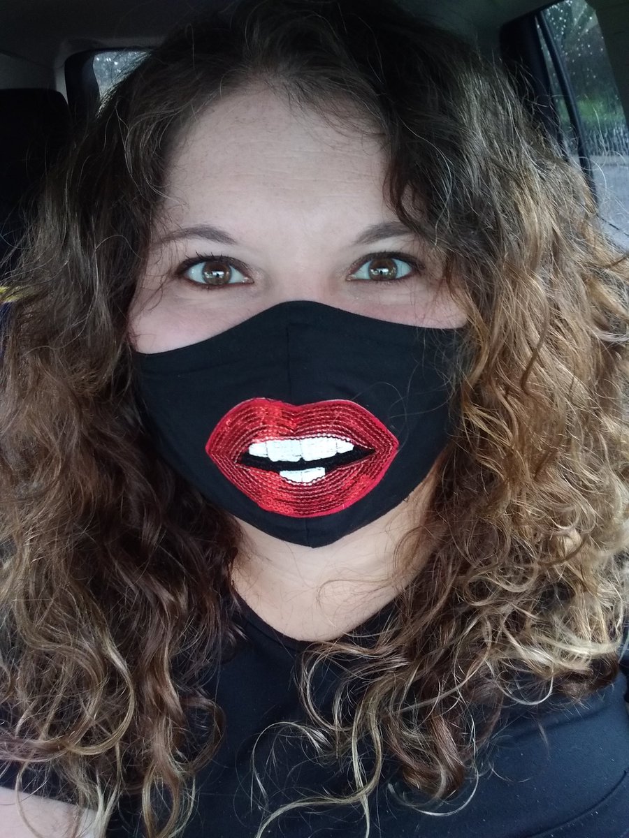 BrAnDnY's tweet photo. First dates in Covid look different but that doesn't mean I can't rock the red lip! 😆💋 #LookingFierce https://t.co/jkNIHvk8JG